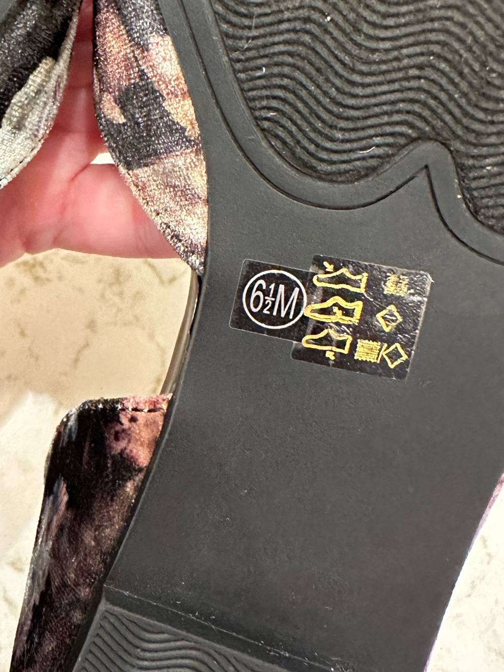 CL by Laundry Hiromi Black Floral Print Velvet D'Orsay Flats 6.5 - Picture 12 of 12